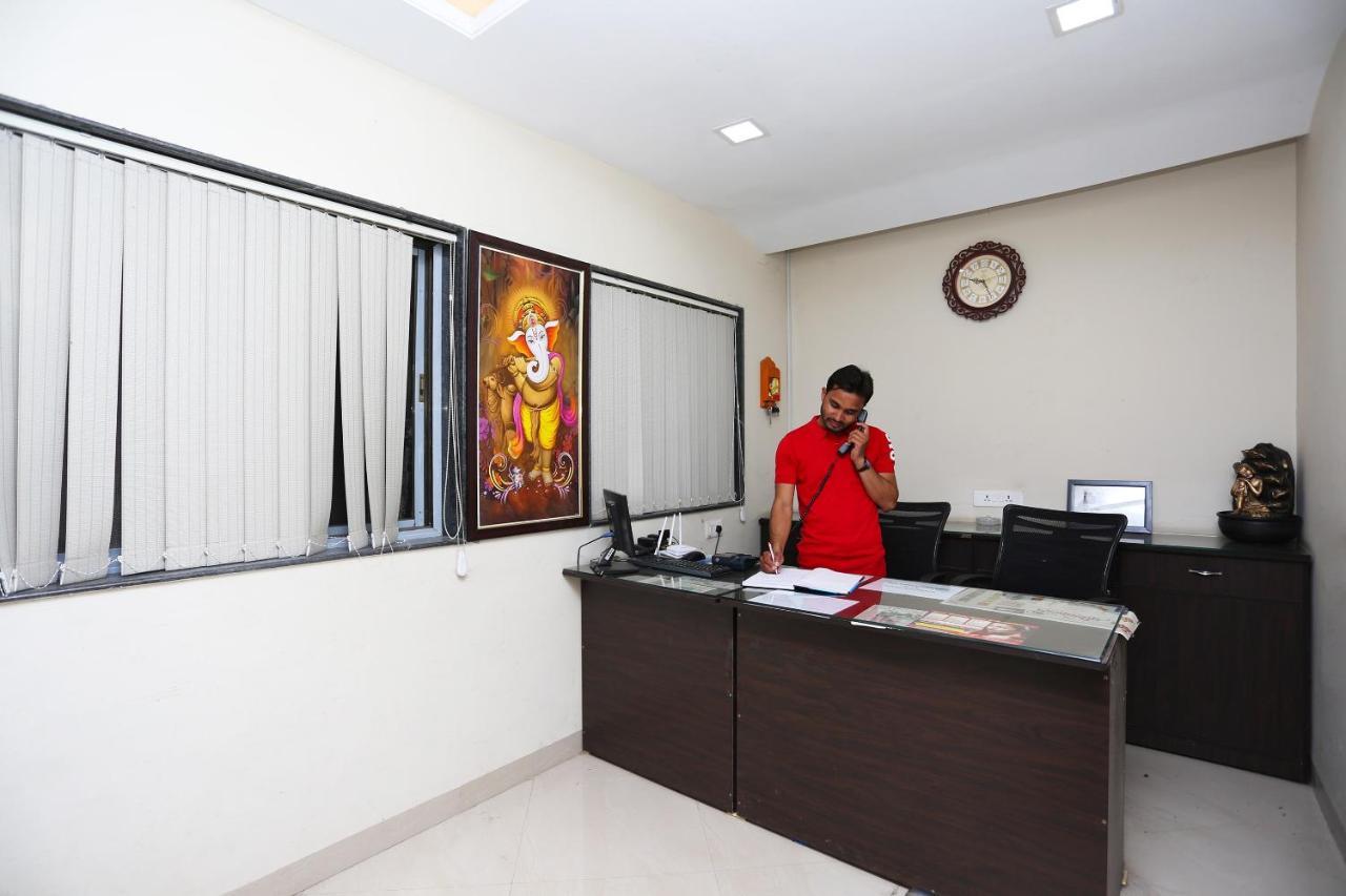 Oyo 14354 Amar Marriage Palace Hotell Dharmpura Exteriör bild